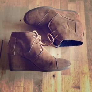Tom’s Suede Wedge Booties